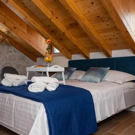Blue Loft Room, Rustic Chic 斯普利特