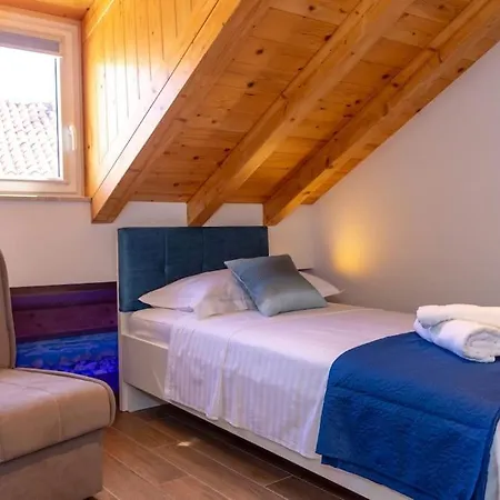 Blue Loft Room, Rustic Chic * 斯普利特